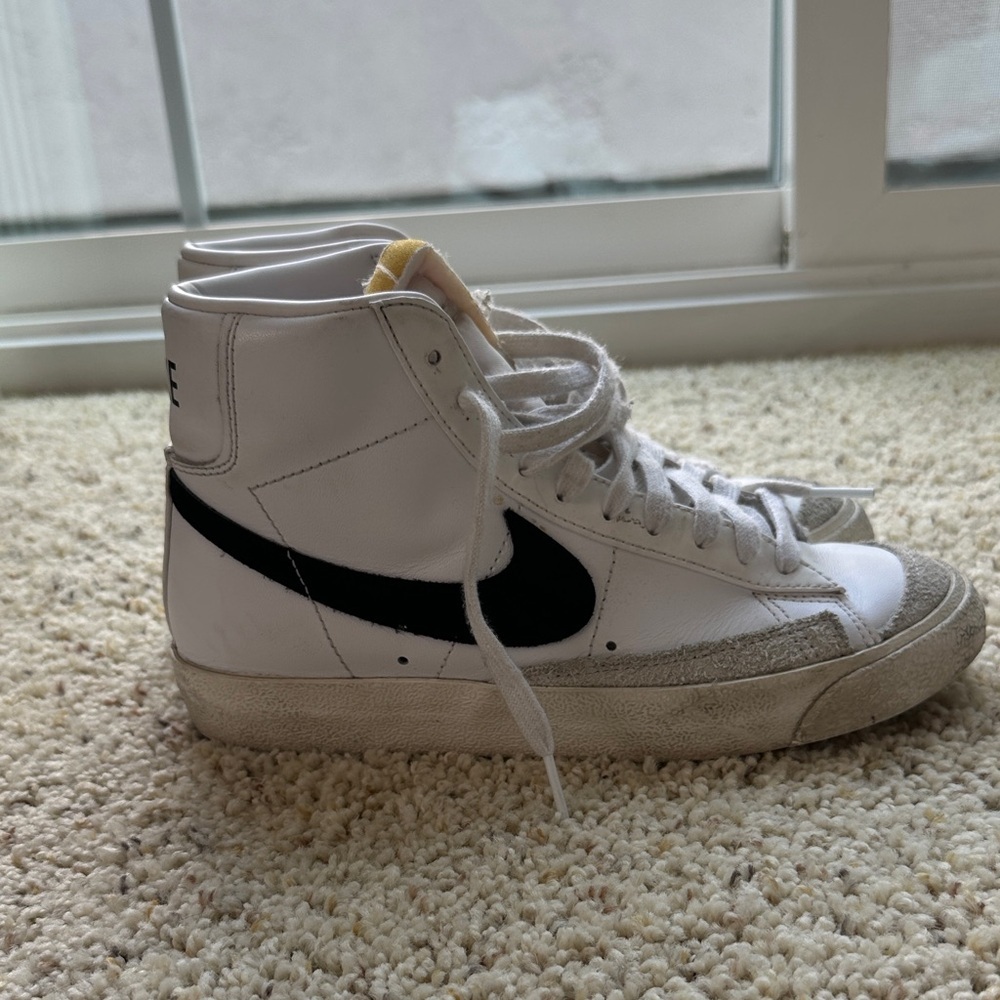 Nike blazers White Athletic Shoes size 7